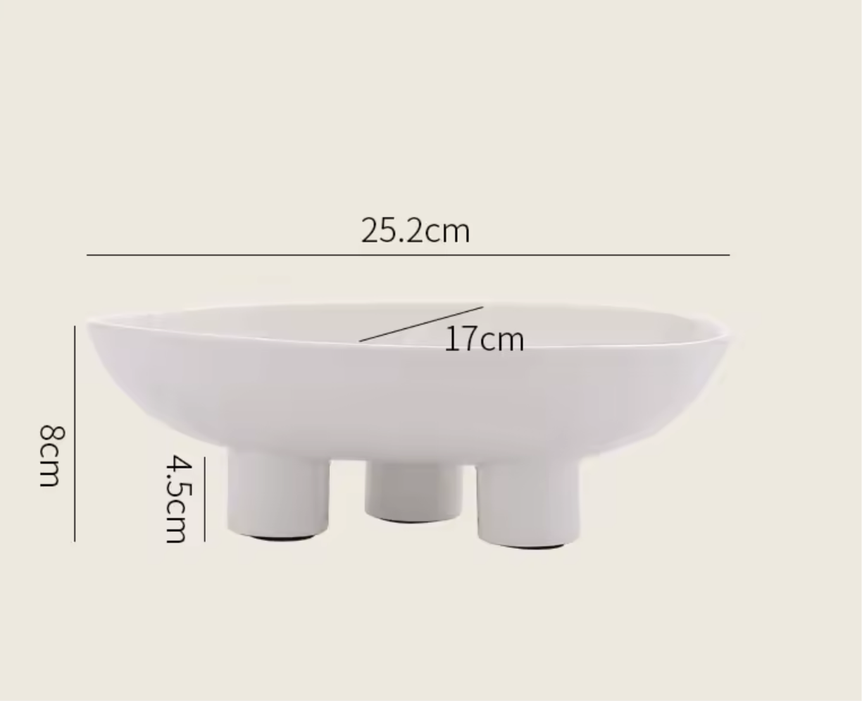 Skulpturale Design-Schale auf Beinen