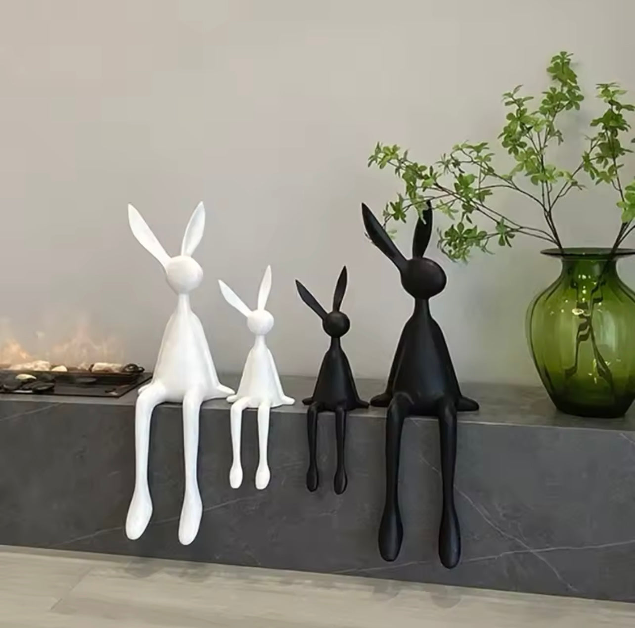 Einar – Moderne Hasen-Deko mit hängenden Beinen