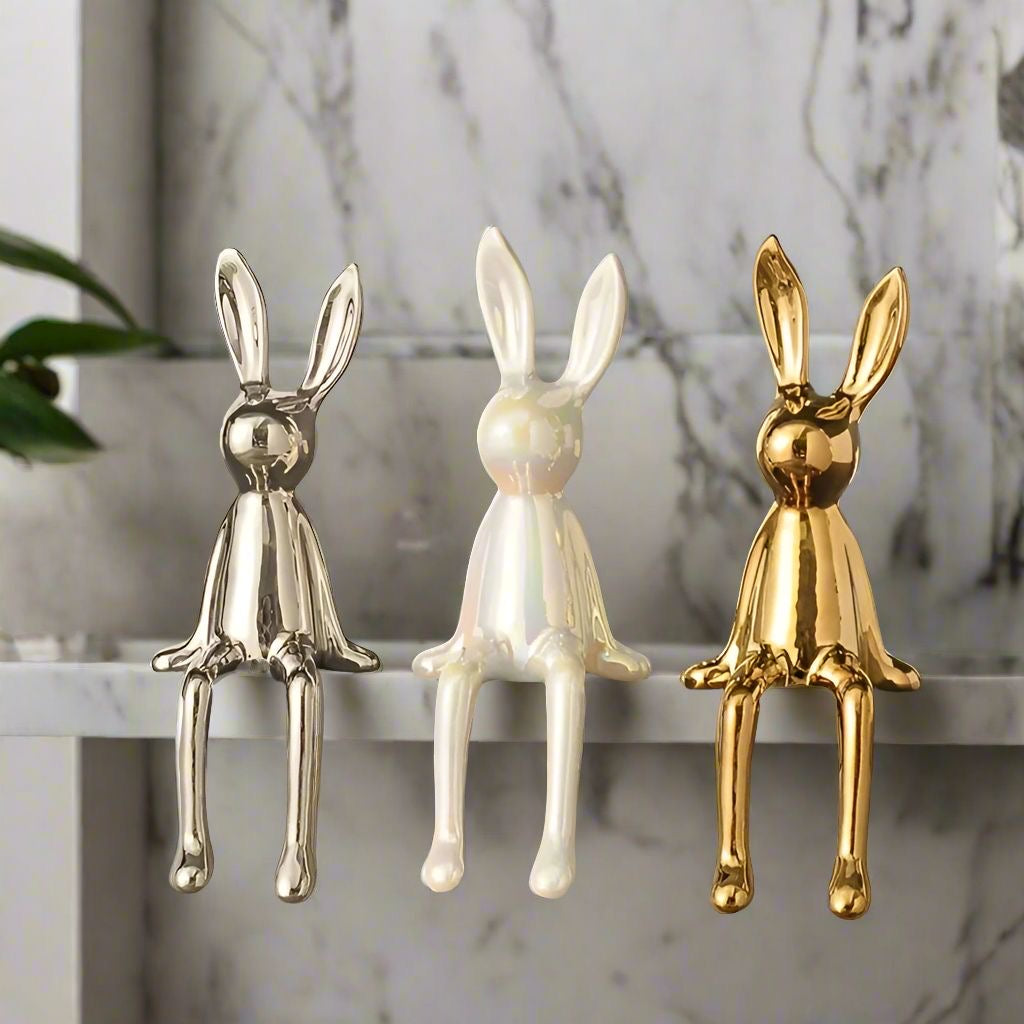 Skandinavische Hasenfigur „Nora“ – Elegante Deko mit hängenden Beinen